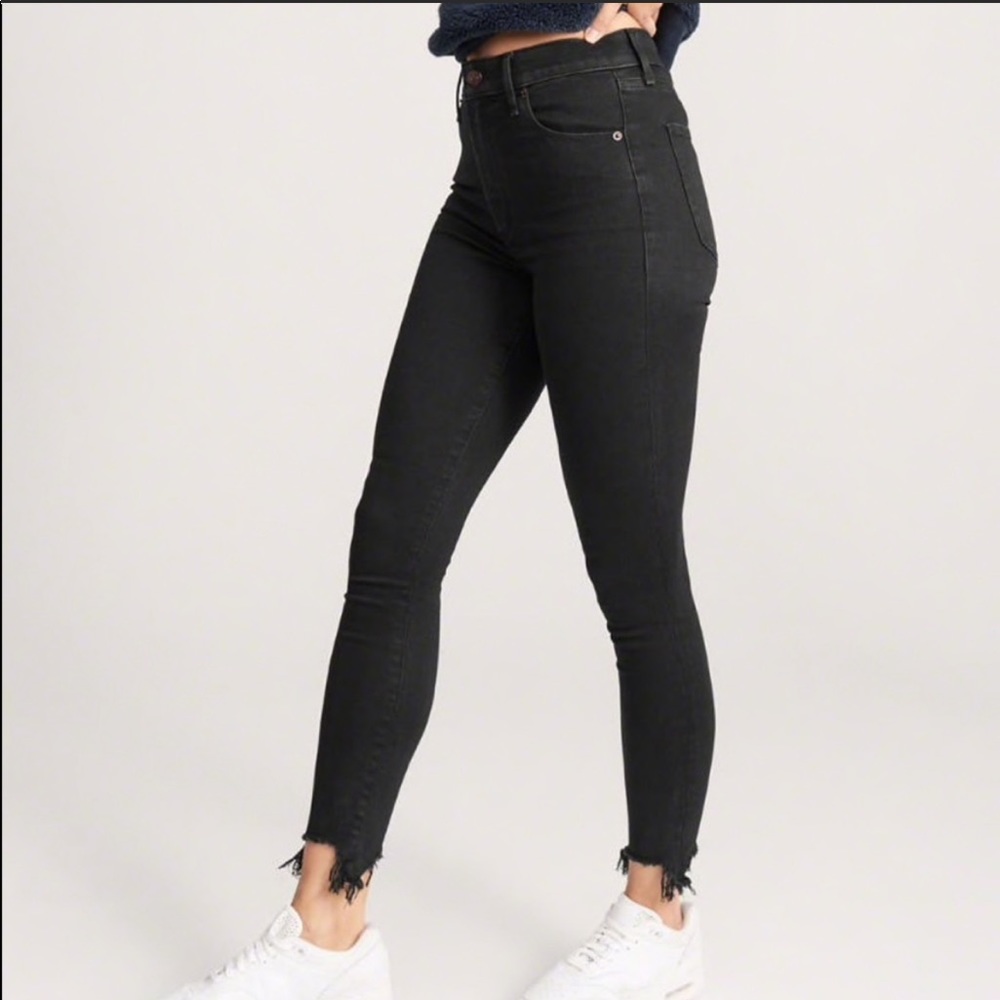 A&F stretchy black skinny Jean w frayed hem